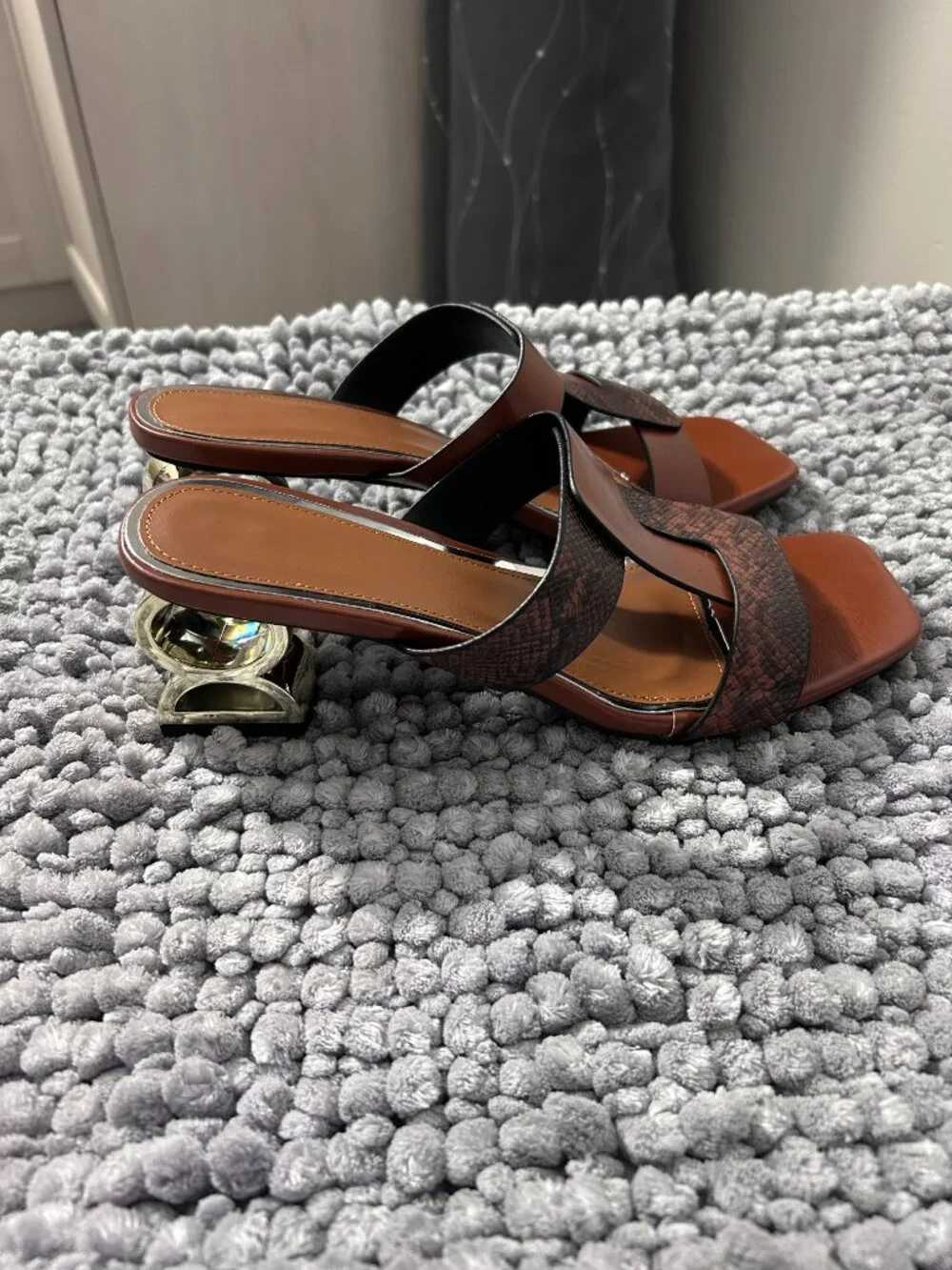 Women's Brown Snakeskin Print Sandals with Gold Heel Size 8 1/2 NWOB - Picture 3 of 7